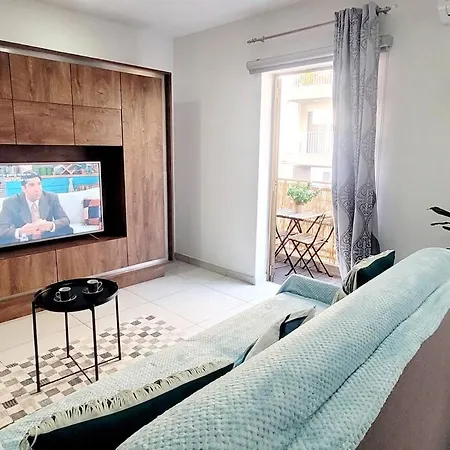 New&cosy With Balcony