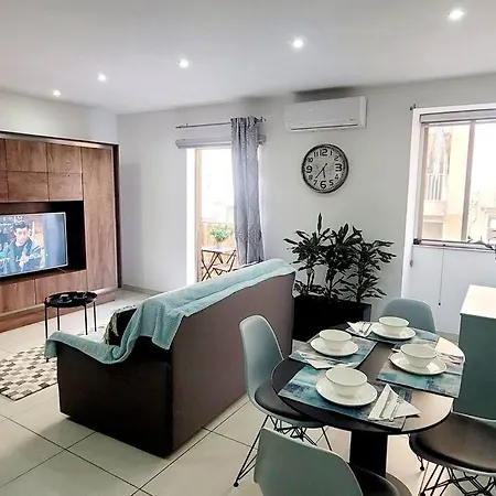 New&cosy With Balcony *