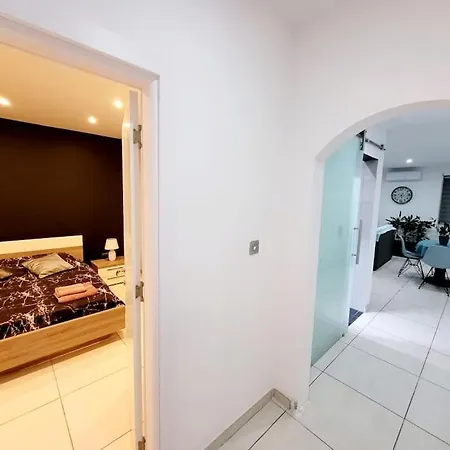 New&cosy With Balcony Daire San Ġwann
