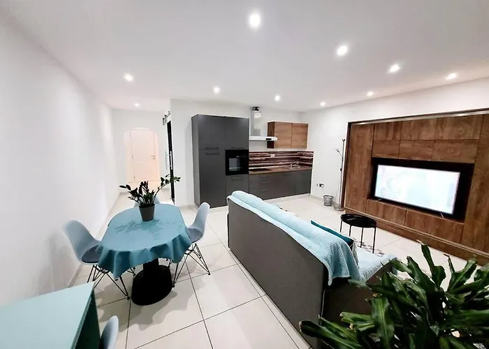 New&cosy With Balcony Διαμέρισμα