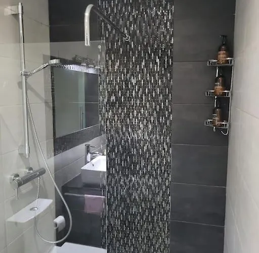 New&cosy With Balcony *