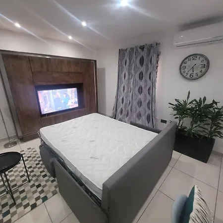 New&cosy With Balcony San Gwann