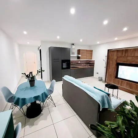 New&cosy With Balcony Апартаменты