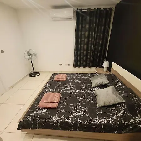 شقة New&cosy With Balcony