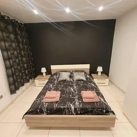 New&cosy With Balcony Apartament
