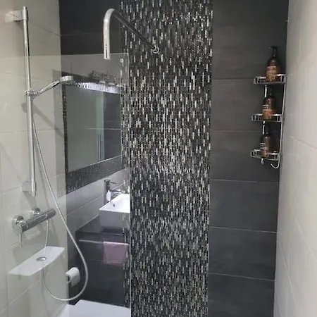 New&cosy With Balcony *