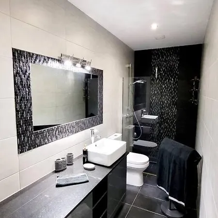 New&cosy With Balcony