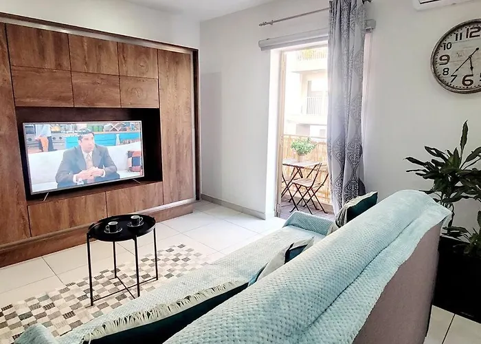 New&cosy With Balcony